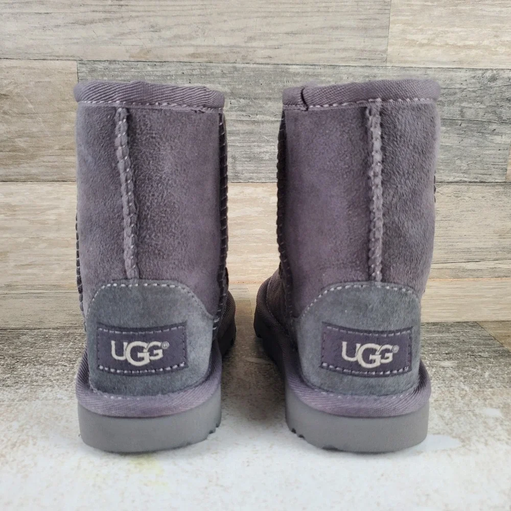 Ugg Classic II Kids Boots Sz 7 Comfort Gray Sheepskin Lined Round Toe Pull On